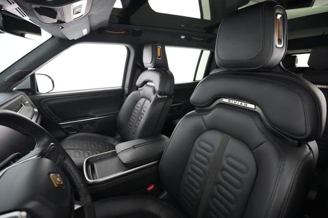 2023 Rivian R1S — photo 3 of 27
