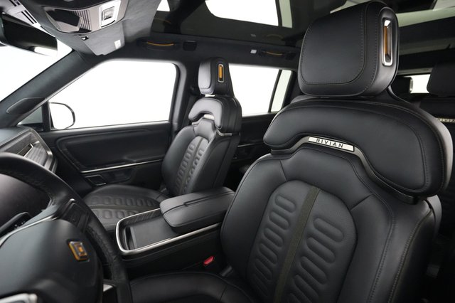 2023 Rivian R1S — photo 3 of 27