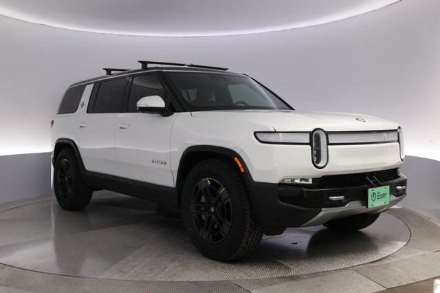 2023 Rivian R1S — photo 10 of 27
