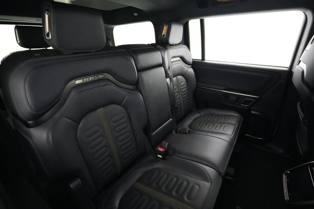 2023 Rivian R1S — photo 4 of 27