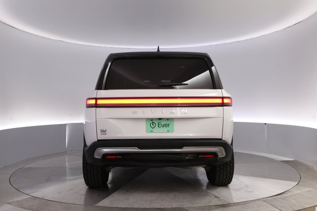 2023 Rivian R1S — photo 12 of 27