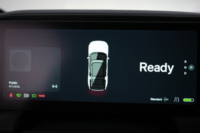 2023 Rivian R1S — photo 25 of 27