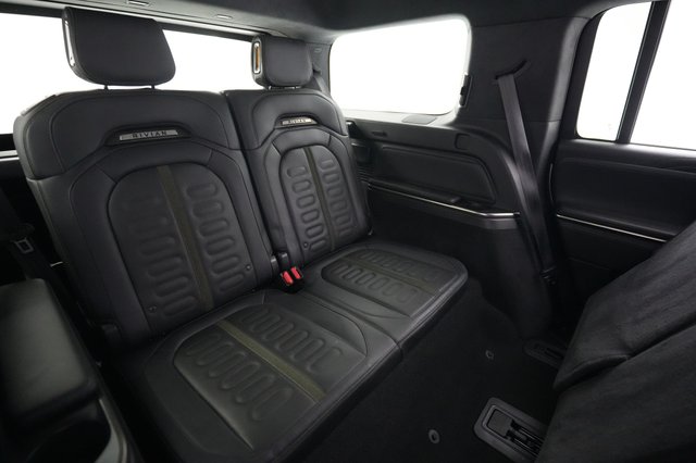 2023 Rivian R1S — photo 21 of 27