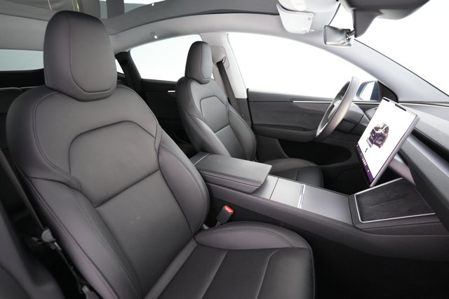 2026 Tesla Model Y — photo 18 of 24