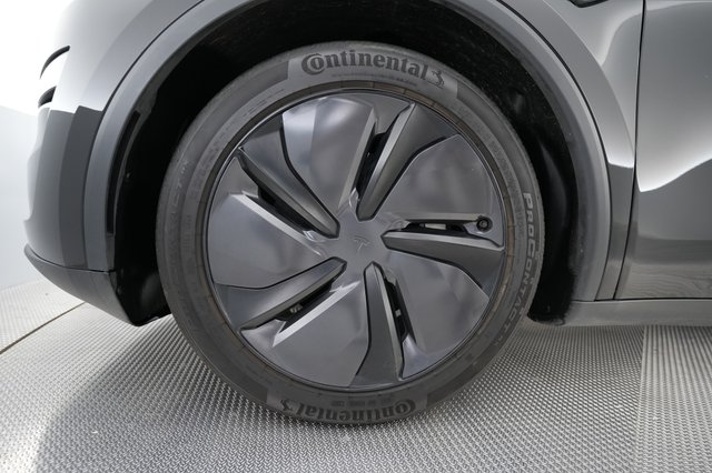 2026 Tesla Model Y — photo 17 of 24