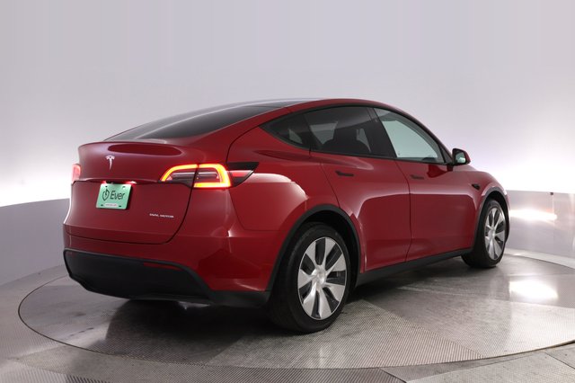2023 Tesla Model Y — photo 2 of 25