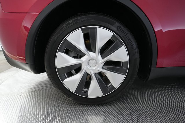 2023 Tesla Model Y — photo 17 of 25