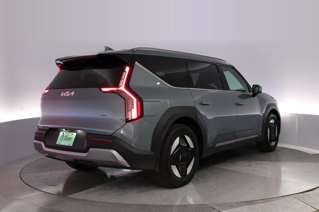2024 Kia EV9 — photo 2 of 26