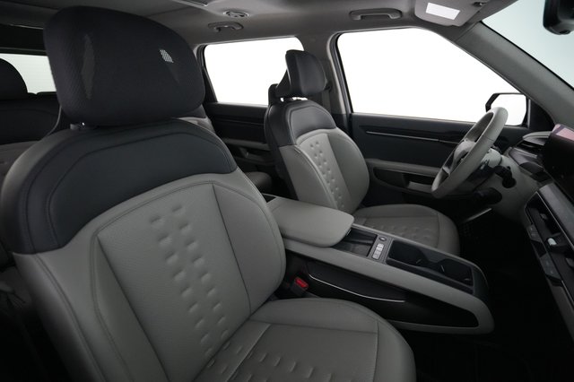 2024 Kia EV9 — photo 18 of 26