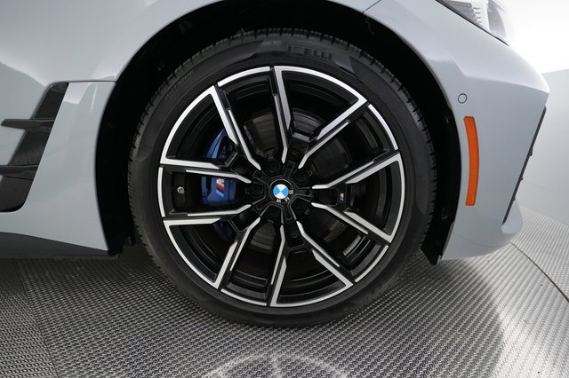 2025 BMW i4 — photo 16 of 23