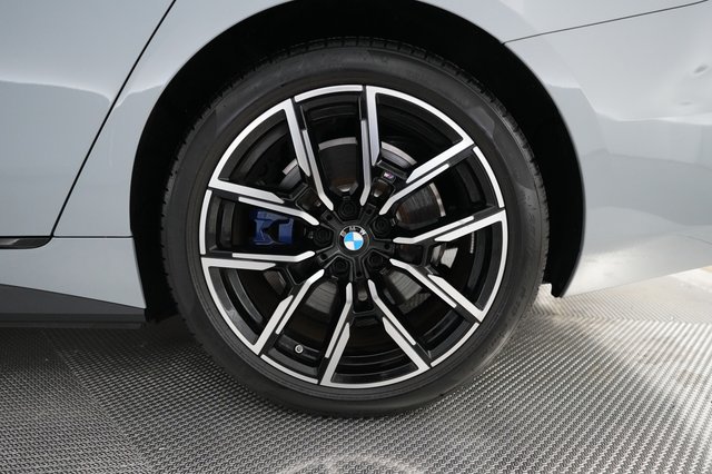 2025 BMW i4 — photo 7 of 23