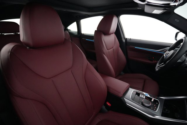 2025 BMW i4 — photo 18 of 23