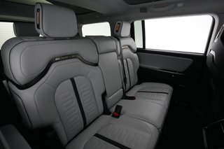 2025 Rivian R1S — photo 4 of 24