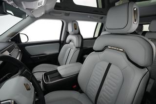2025 Rivian R1S — photo 3 of 24