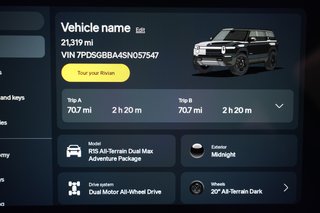 2025 Rivian R1S — photo 5 of 24