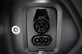 2025 Rivian R1S — photo 8 of 24