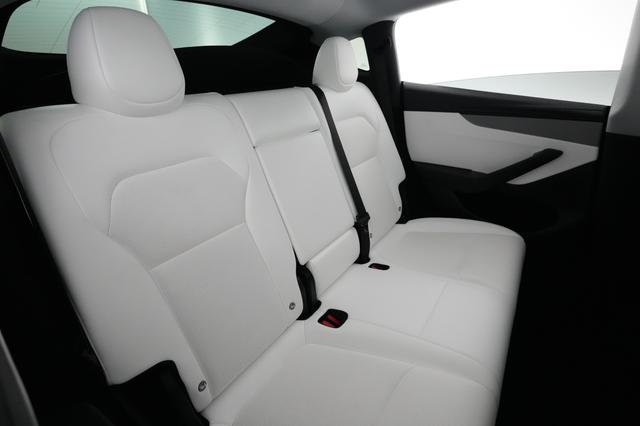 2026 Tesla Model Y — photo 4 of 25