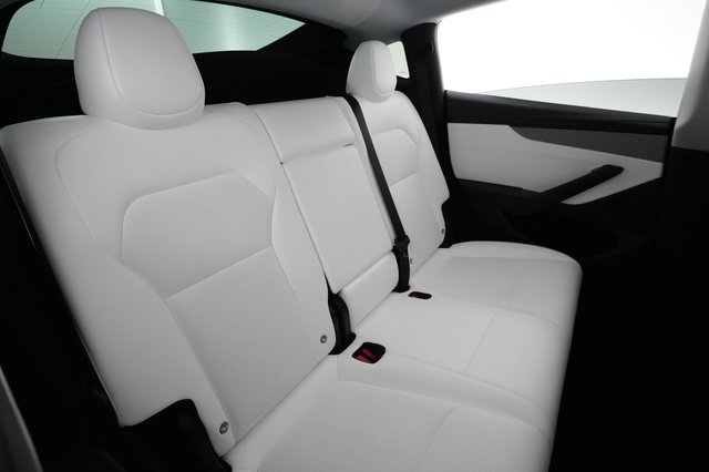 2026 Tesla Model Y — photo 4 of 25