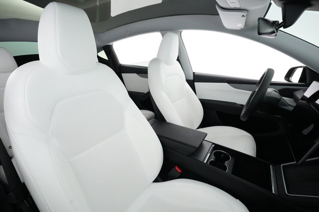 2026 Tesla Model Y — photo 18 of 25
