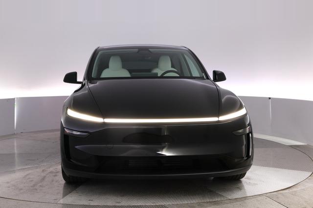 2026 Tesla Model Y — photo 9 of 25