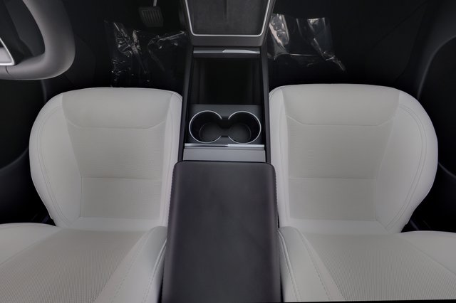2026 Tesla Model Y — photo 22 of 25