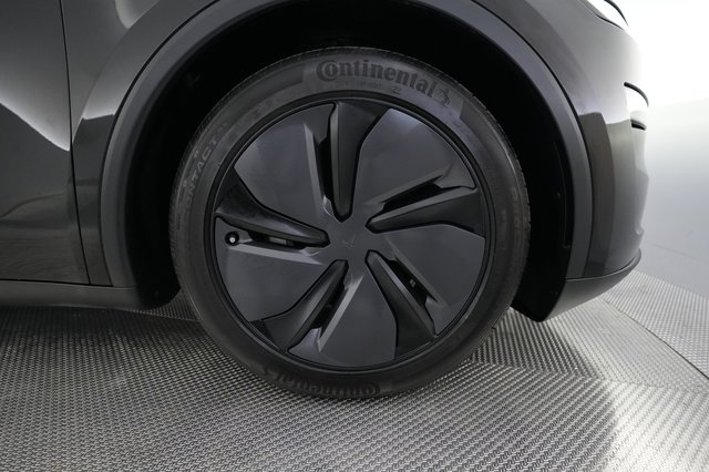 2026 Tesla Model Y — photo 16 of 25