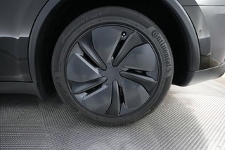 2026 Tesla Model Y — photo 7 of 25