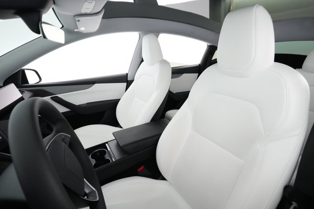 2026 Tesla Model Y — photo 3 of 25