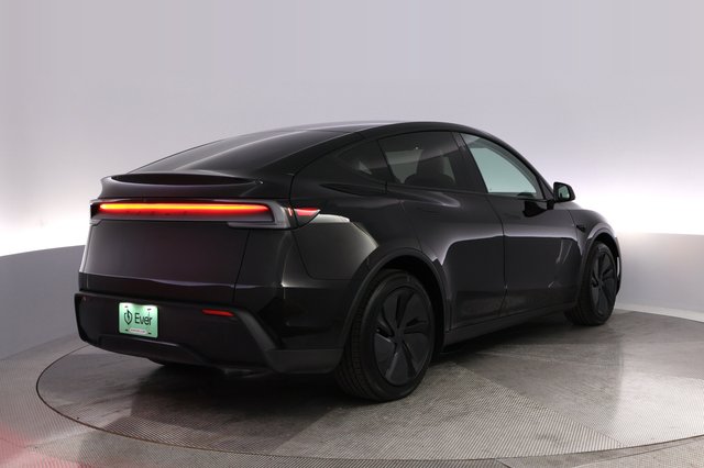 2026 Tesla Model Y — photo 2 of 25
