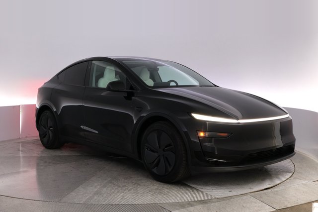 2026 Tesla Model Y — photo 10 of 25