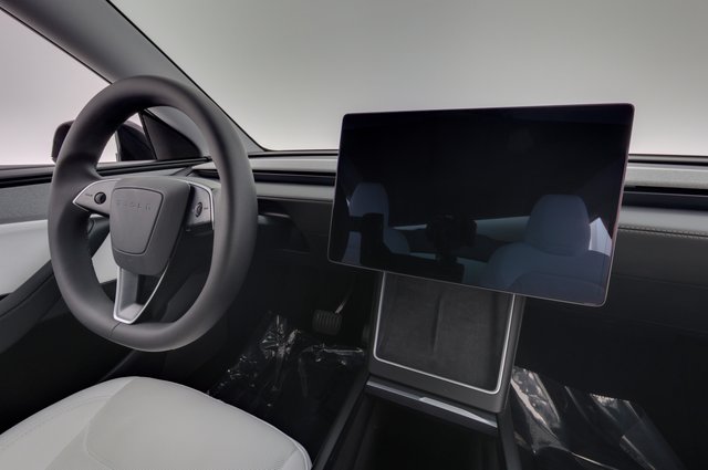 2026 Tesla Model Y — photo 20 of 25
