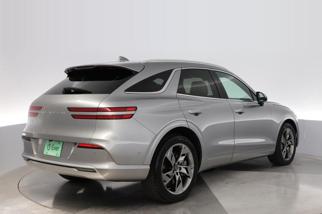 2023 Genesis Electrified GV70 — photo 2 of 24