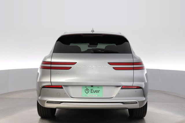 2023 Genesis Electrified GV70 — photo 12 of 24