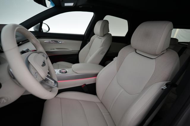 2023 Genesis Electrified GV70 — photo 3 of 24