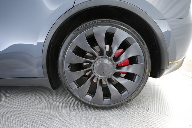 2023 Tesla Model Y — photo 7 of 25