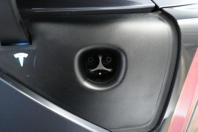 2023 Tesla Model Y — photo 8 of 25