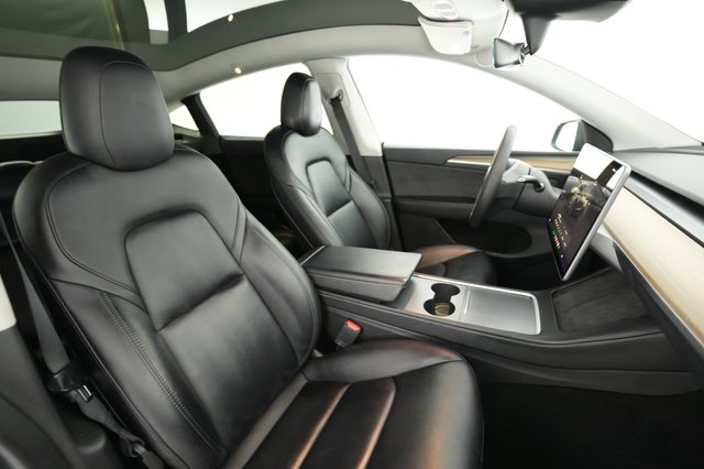 2023 Tesla Model Y — photo 18 of 25