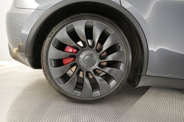 2023 Tesla Model Y — photo 17 of 25