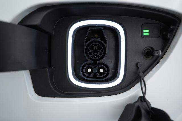 2023 Hyundai Kona Electric — photo 8 of 23