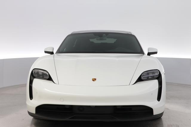 2023 Porsche Taycan — photo 9 of 26