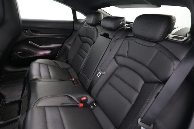 2023 Porsche Taycan — photo 19 of 26