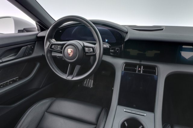 2023 Porsche Taycan — photo 20 of 26