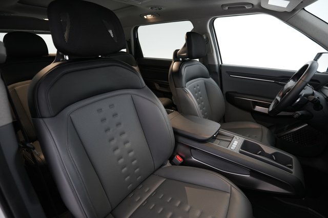 2024 Kia EV9 — photo 18 of 28
