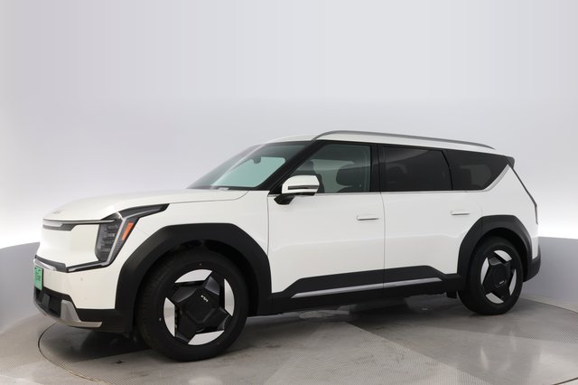 2024 Kia EV9 — photo 14 of 28
