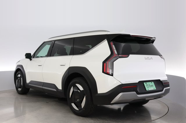 2024 Kia EV9 — photo 13 of 28
