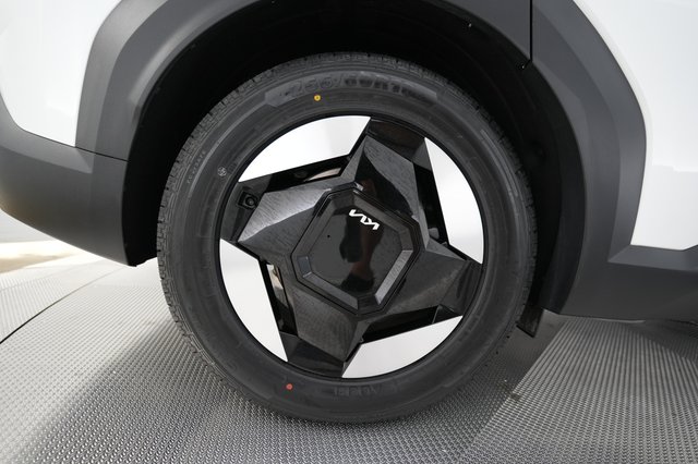 2024 Kia EV9 — photo 16 of 28