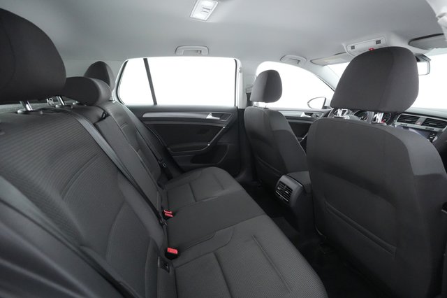 2018 Volkswagen e-Golf — photo 20 of 25