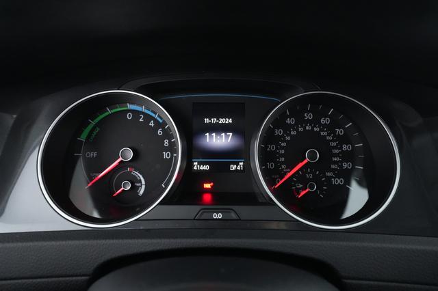 2018 Volkswagen e-Golf — photo 4 of 25