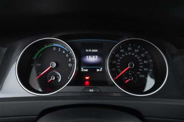 2018 Volkswagen e-Golf — photo 4 of 25