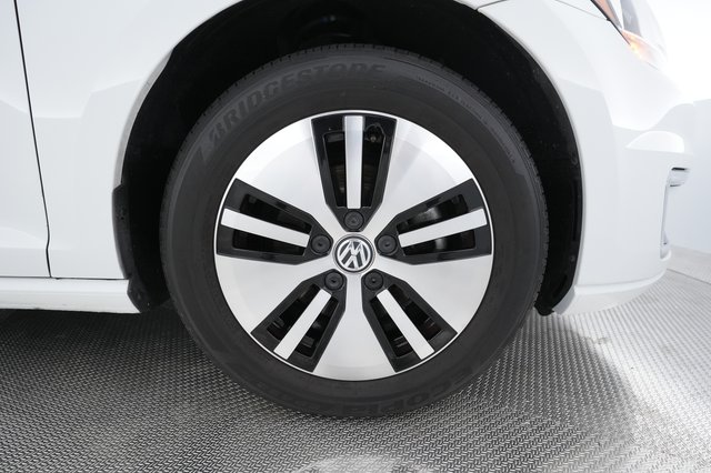 2018 Volkswagen e-Golf — photo 15 of 25